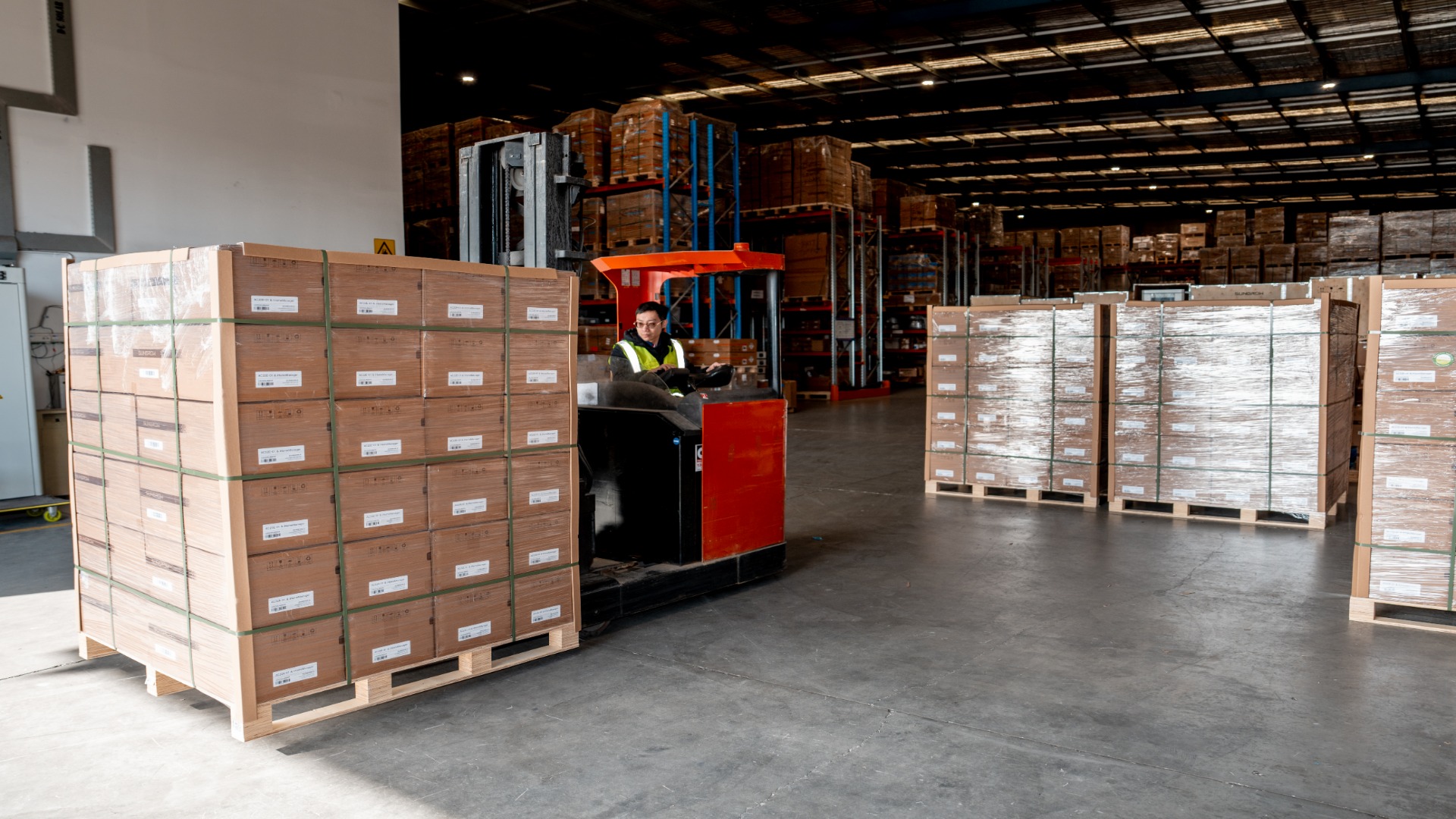 仓库变“绿洲”