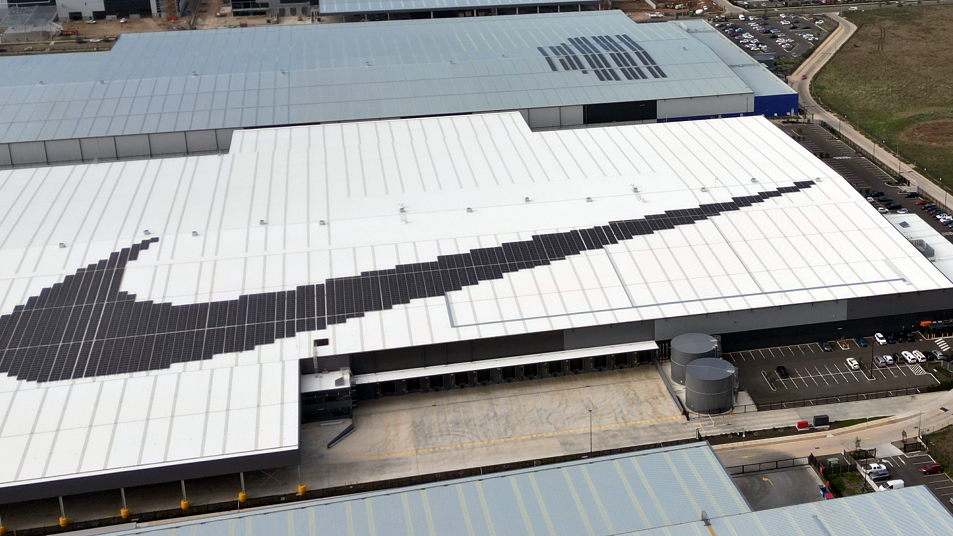 当耐克仓库披上阳光